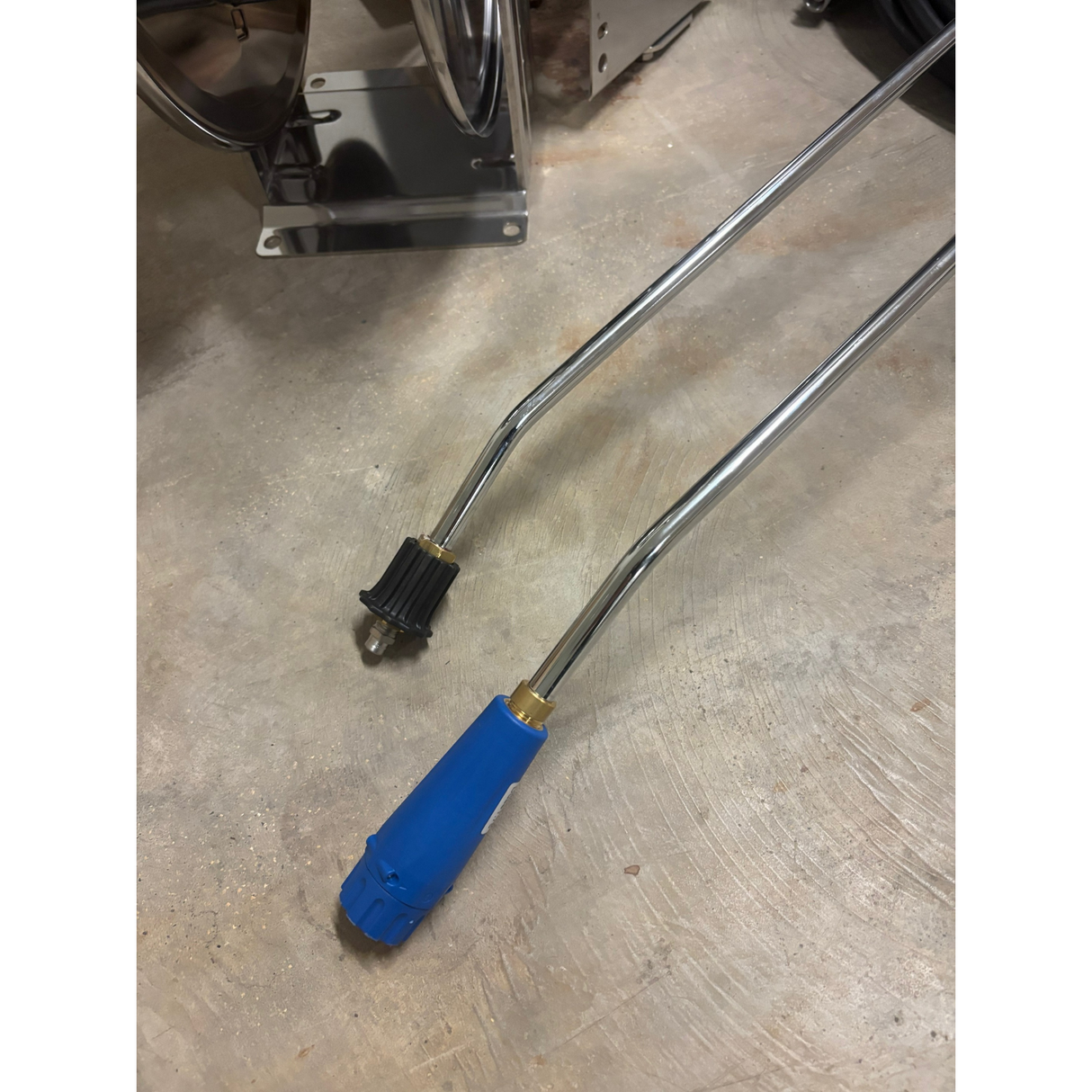 Maxflow Cabinet Hotwash on Twin Boom System