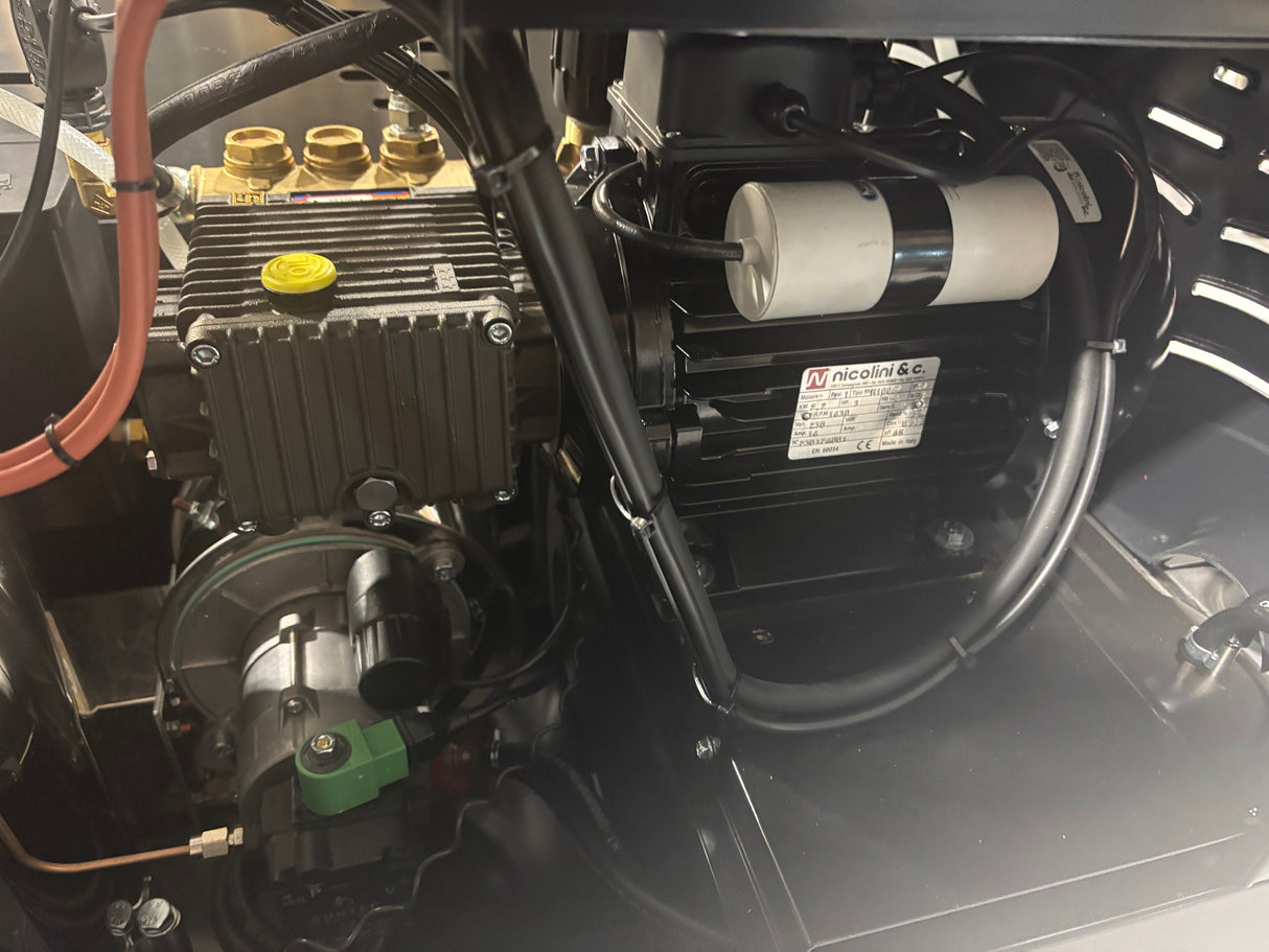 MAER - Avant Industrial 12/100 Hot Wash