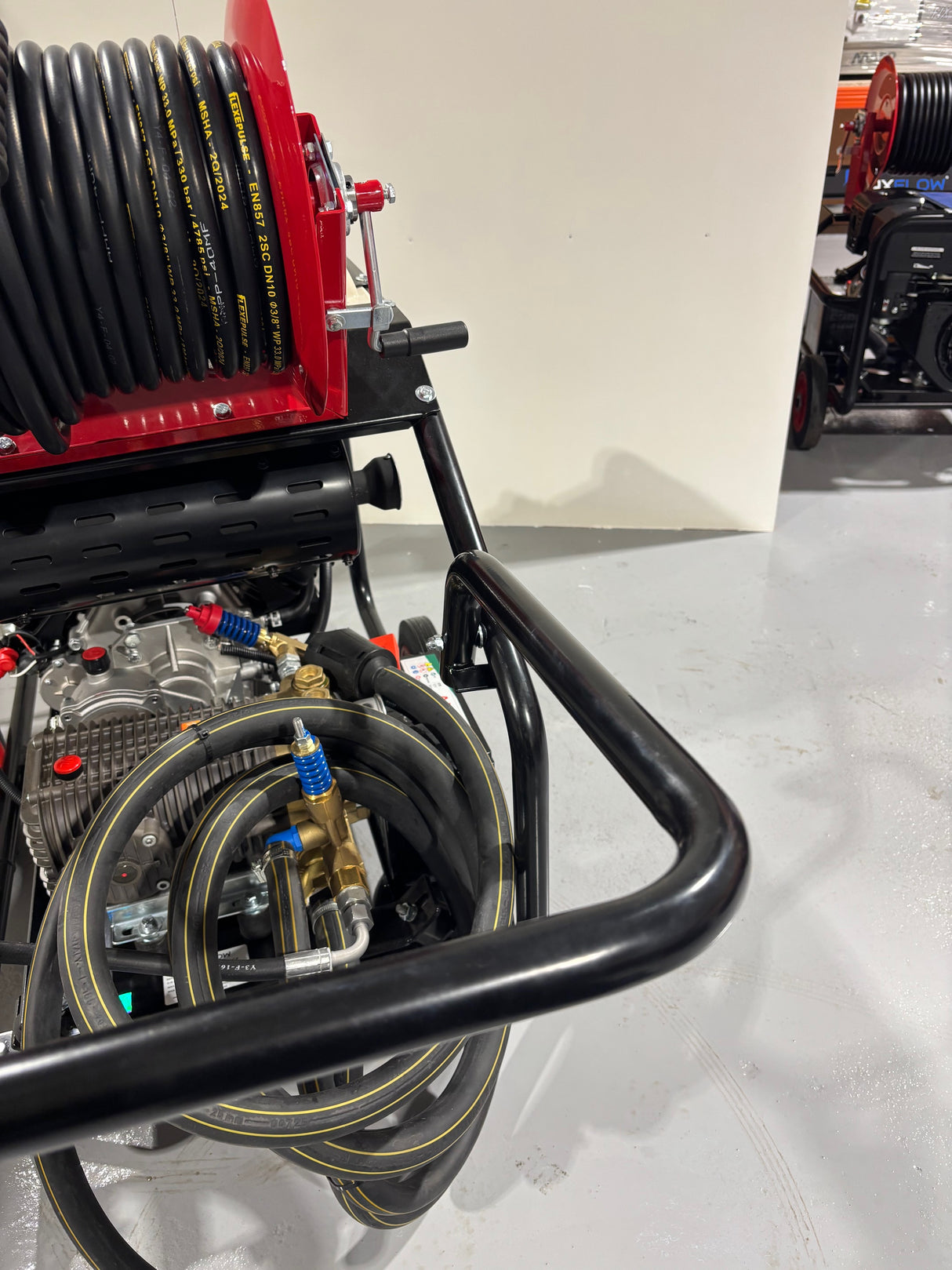 Loncin 764cc Twin Cylinder 33Lpm Industrial Pressure Washer with 40mtr Reel