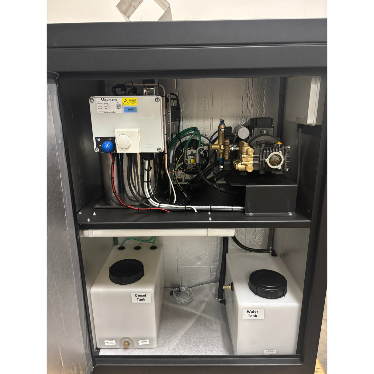 Maxflow Cabinet Hotwash on Twin Boom System